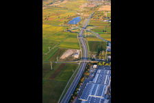 Vue aérienne de Gillet Baumarkt GmbH et le tracé de la B10 vers l'est avec la sortie Landau/Edesheim à Landau in der Pfalz dans le département Rhénanie-Palatinat, Allemagne