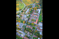 Hôpital Palatinat de psychiatrie et de neurologie à Klingenmünster dans le département Rhénanie-Palatinat, Allemagne d'en haut