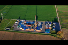 Vue oblique de Forage exploratoire pétrolier par Palatina GeoCon GmbH & Co. KG (SCWH1) à Schwegenheim dans le département Rhénanie-Palatinat, Allemagne