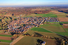 Vue aérienne de De l'ouest à Steinweiler dans le département Rhénanie-Palatinat, Allemagne
