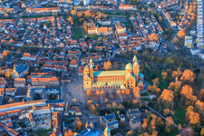 Vue oblique de Cathédrale à 1 % en automne à la lumière du soir à Speyer dans le département Rhénanie-Palatinat, Allemagne