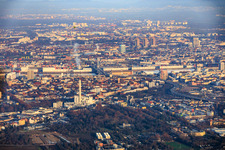 Vue aérienne de Vue de la ville depuis l'ouest et de Mannheim de l'autre côté du Rhin à le quartier Hemshof in Ludwigshafen am Rhein dans le département Rhénanie-Palatinat, Allemagne