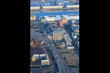 L'ancien hôtel de ville de Ludwigshafen, partiellement démoli, se trouvait dans l'ancien centre de l'hôtel de ville, sur l'autoroute surélevée (B44) qui sera encore démolie. à le quartier Mitte in Ludwigshafen am Rhein dans le département Rhénanie-Palatinat, Allemagne hors des airs