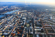 Vue aérienne de Heiningstraße et Berliner Straße depuis le nord-ouest à le quartier Mitte in Ludwigshafen am Rhein dans le département Rhénanie-Palatinat, Allemagne