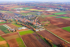 Vue aérienne de De l'ouest à Freisbach dans le département Rhénanie-Palatinat, Allemagne