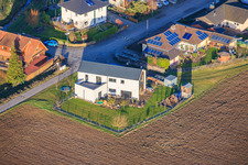 Vue aérienne de Villa sur Altsheimer Weg à Ottersheim bei Landau dans le département Rhénanie-Palatinat, Allemagne