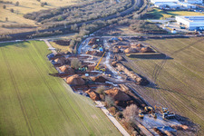 Vue oblique de Site de construction de Vulcan Energy pour une usine d'extraction de lithium et d'énergie géothermique sur la piste cyclable et l'ancienne voie ferrée entre Herxheim et Landau à Landau in der Pfalz dans le département Rhénanie-Palatinat, Allemagne