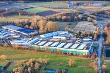 Bâtiment neuf presque achevé du parc logistique par HANSAINVEST et DFI-Real-Estate Kandel pour FRISCHEPLATTFORM SÜDWEST de Gemüsering Stuttgart GmbH à le quartier Minderslachen in Kandel dans le département Rhénanie-Palatinat, Allemagne d'en haut
