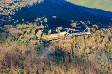 Vue aérienne de Ruines du château de Madenburg vues de l'ouest à Waldhambach dans le département Rhénanie-Palatinat, Allemagne