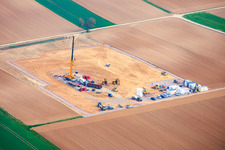 Plateforme de forage du deuxième site de forage profond de Vulcan Energy, situé entre Rohrbach et Insheim, pour la production d'énergie géothermique et de lithium. à Rohrbach dans le département Rhénanie-Palatinat, Allemagne
