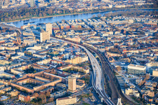 Chantier de construction de la nouvelle autoroute surélevée sud (B37) reliant la gare principale au pont Konrad-Adenauer sur le Rhin. à le quartier Mitte in Ludwigshafen am Rhein dans le département Rhénanie-Palatinat, Allemagne