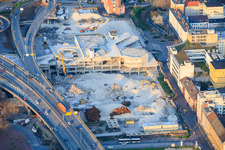 L'ancien centre de l'hôtel de ville, démoli jusqu'à ses fondations, est situé sur l'autoroute surélevée (B44) qui sera encore démolie. à le quartier West in Ludwigshafen am Rhein dans le département Rhénanie-Palatinat, Allemagne