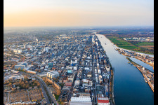 Site situé sur la rive sud du Rhin à le quartier BASF in Ludwigshafen am Rhein dans le département Rhénanie-Palatinat, Allemagne