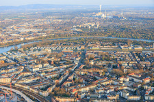 De la Wittelsbachstraße à l'île du Parc depuis le nord-ouest à le quartier Süd in Ludwigshafen am Rhein dans le département Rhénanie-Palatinat, Allemagne
