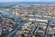 De l'ouest à le quartier Mitte in Ludwigshafen am Rhein dans le département Rhénanie-Palatinat, Allemagne