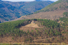 Quai dégagé devant le monument rénové de la Victoire et de la Paix à Edenkoben dans le département Rhénanie-Palatinat, Allemagne