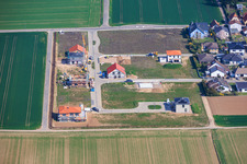 Terrains de construction de maisons individuelles dans le nouveau quartier de développement Nim Niederfeld à le quartier Ingenheim in Billigheim-Ingenheim dans le département Rhénanie-Palatinat, Allemagne