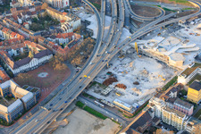 Site de la future Helmut-Kohl-Allee sur le terrain de l'ancien Rathaus Center, qui a été démoli jusqu'à ses fondations, situé sur la Hochstraße Nord (B44) qui sera encore démolie. à le quartier Mitte in Ludwigshafen am Rhein dans le département Rhénanie-Palatinat, Allemagne