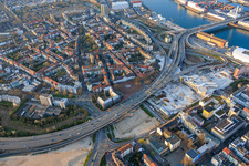 Site de la future Helmut-Kohl-Allee sur le terrain de l'ancien Rathaus Center, qui a été démoli jusqu'à ses fondations, situé sur la Hochstraße Nord (B44) qui sera encore démolie. à le quartier Mitte in Ludwigshafen am Rhein dans le département Rhénanie-Palatinat, Allemagne