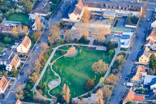 Parc Volkspark à le quartier Gartenstadt in Ludwigshafen am Rhein dans le département Rhénanie-Palatinat, Allemagne
