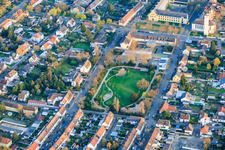 Parc Volkspark à le quartier Gartenstadt in Ludwigshafen am Rhein dans le département Rhénanie-Palatinat, Allemagne
