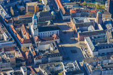 Place du marché avec pyramide et église de la ville Karlsruhe à le quartier Innenstadt-Ost in Karlsruhe dans le département Bade-Wurtemberg, Allemagne