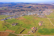 Vue de la ville depuis le nord-est à le quartier Reichenbach in Waldbronn dans le département Bade-Wurtemberg, Allemagne
