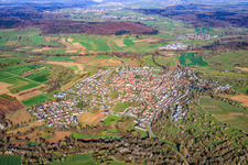 Du sud-est à le quartier Ellmendingen in Keltern dans le département Bade-Wurtemberg, Allemagne