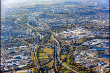 Tracé de la rocade sud (B10) le long de l'Alb à le quartier Mühlburg in Karlsruhe dans le département Bade-Wurtemberg, Allemagne