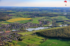 Quatre étangs sur le ruisseau du village à Woustviller dans le département Moselle, France