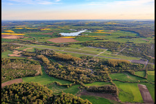 Piste de l'ancien aérodrome militaire de Grostenquin vue du nord-est à Bistroff dans le département Moselle, France