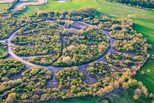 Chemin de fer circulaire et halls démolis sur l'ancien aérodrome militaire Grostenquin à Grostenquin dans le département Moselle, France