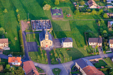 Église Saint-Joseph et Mairie de l'Ouest à Frémestroff dans le département Moselle, France