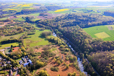 Cours de la rivière Blies et piste cyclable de Bliestal à le quartier Blickweiler in Blieskastel dans le département Sarre, Allemagne
