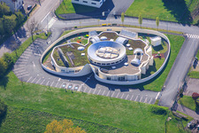 Architecture exceptionnelle de la crèche communautaire Sarreguemines Bulle dans la zone industrielle ZI Sarreguemines rue de l'Abbé Louis Verdet à le quartier Zone Industrielle du Grand Bois Fayencerie in Saargemünd dans le département Moselle, France