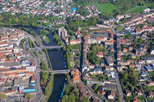 Ponts de la Sarre, Pont de l'Europe et Pont des Alliés, île de l'écluse 28 Saargemünd et port de plaisance du sud à le quartier Blies Sud in Saargemünd dans le département Moselle, France