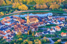L'église Saint-Étienne sous la lumière du soir à Wittring dans le département Moselle, France