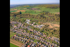 Vue du village dans la vallée de Blies avec le moulin de Blies à le quartier Breitfurt in Blieskastel dans le département Sarre, Allemagne