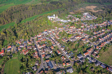 Vue du village dans la vallée de Blies avec le moulin de Blies depuis le sud-est à le quartier Breitfurt in Blieskastel dans le département Sarre, Allemagne