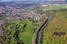 Cours de la rivière Blies le long de la frontière franco-allemande à le quartier Blies Nord in Saargemünd dans le département Moselle, France