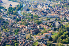 Trajet de la Sarre à travers la ville, avec deux ponts et l'IUT de Moselle-Est, Université de Lorraine à le quartier Auersmacher in Kleinblittersdorf dans le département Sarre, Allemagne