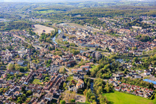 Vue de la ville depuis le nord, avec l'estuaire de la Blies et les ponts sur la Sarre. à le quartier Blies Sud in Saargemünd dans le département Moselle, France