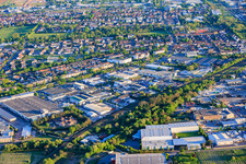 Zone industrielle de Horstring avec Progroup AG, Theo Klein GmbH (site de Landau) et le centre de formation professionnelle de la Chambre des métiers spécialisés du Palatinat à Landau in der Pfalz dans le département Rhénanie-Palatinat, Allemagne