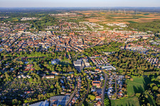 Vue de la ville depuis l'ouest à Landau in der Pfalz dans le département Rhénanie-Palatinat, Allemagne