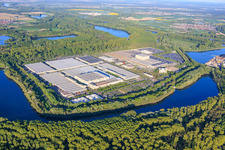 Centre logistique mondial Mercedes-Benz depuis l'ouest à Germersheim dans le département Rhénanie-Palatinat, Allemagne