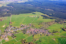 Vue de la ville depuis le sud, de ce côté de l'aérodrome Pennewitz à le quartier Pennewitz in Ilmenau dans le département Thuringe, Allemagne
