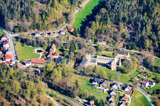 Monastère Paulinzella avec terres louées, pavillon de chasse et ruines du monastère à le quartier Paulinzella in Königsee dans le département Thuringe, Allemagne