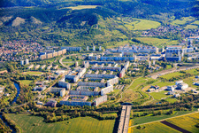 Tunnel de l'A4 sous le lotissement de logements préfabriqués venant du sud-ouest et EVER Pharma Jena GmbH à le quartier Neulobeda in Jena dans le département Thuringe, Allemagne