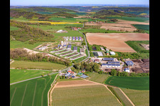 Zone industrielle Zinna avec des tas de compost de GEMES Abfallentsorgung und Recycling GmbH à le quartier Zinna in Schöngleina dans le département Thuringe, Allemagne