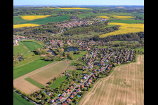 Vue de la ville depuis le sud avec l'étang du monastère à le quartier Thalbürgel in Bürgel dans le département Thuringe, Allemagne